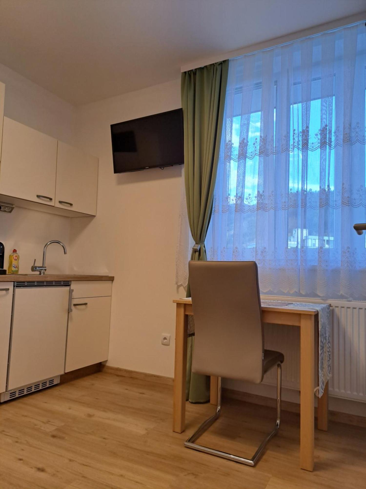 Private Zimmer Hoap Leoben  Exterior photo